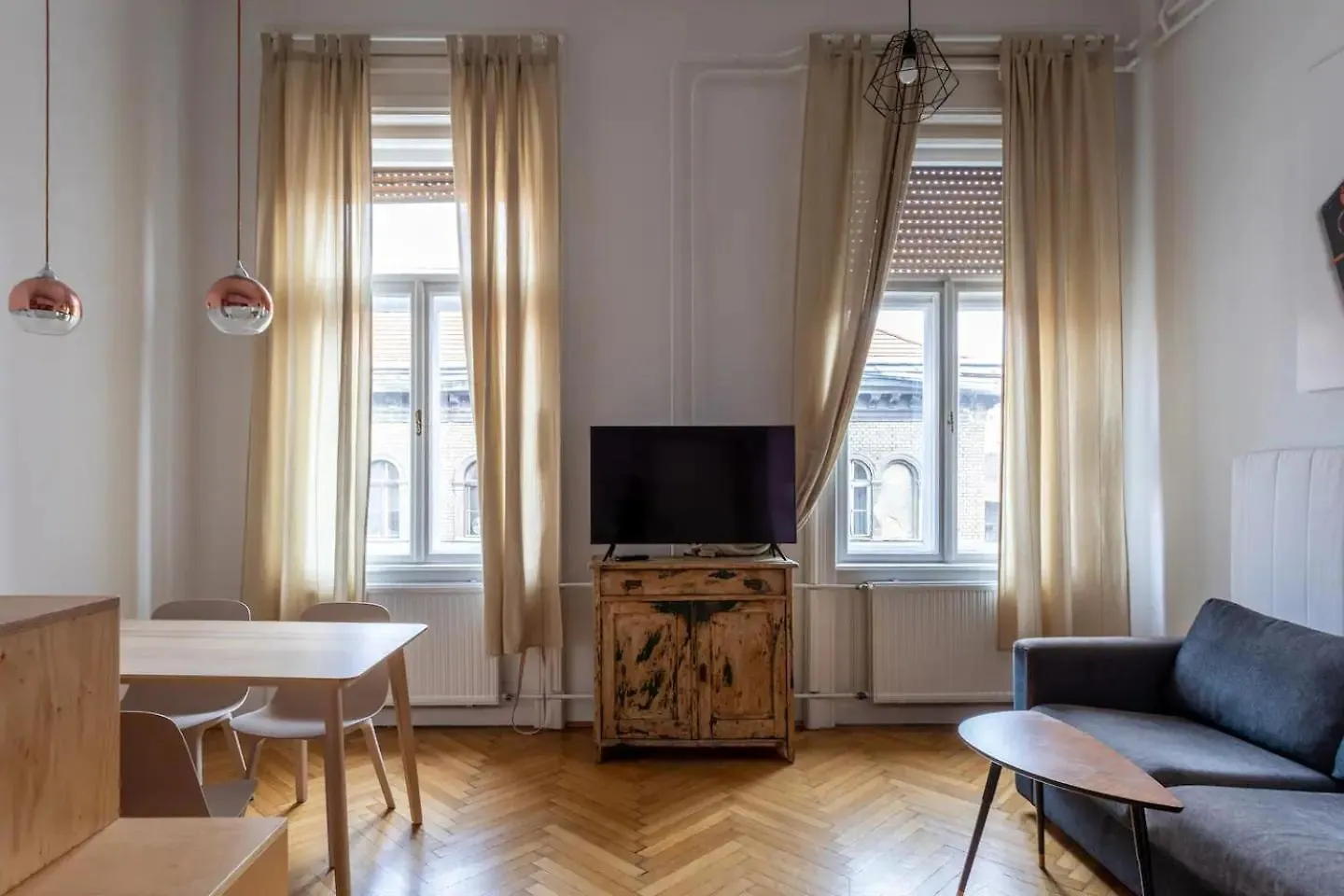 Budapestayz - Izabella Studios Magyarország