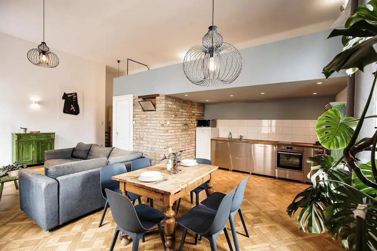 Budapestayz - Izabella Studios Apartman Budapest